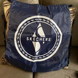 Sketcher’s drawstring nylon bag